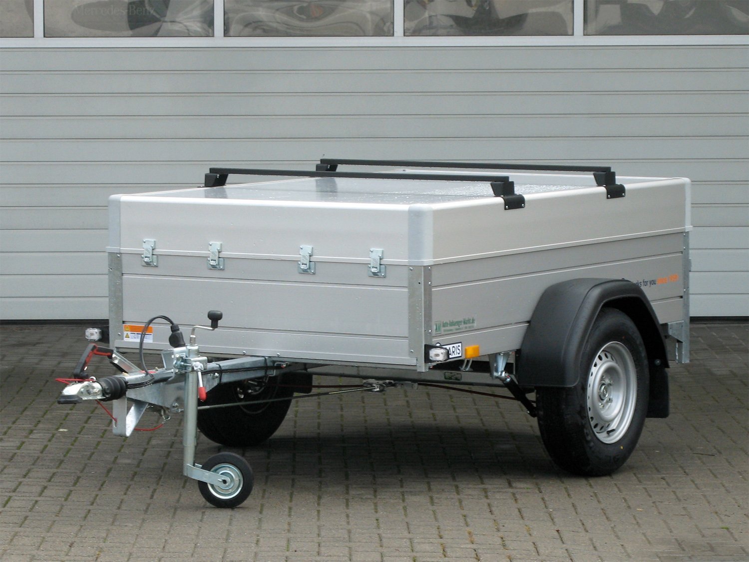 e30b9cf9da296549303715af6230a539.jpg Saris MC 255 133 1350 1 – Deckelanhänger – Bild 1